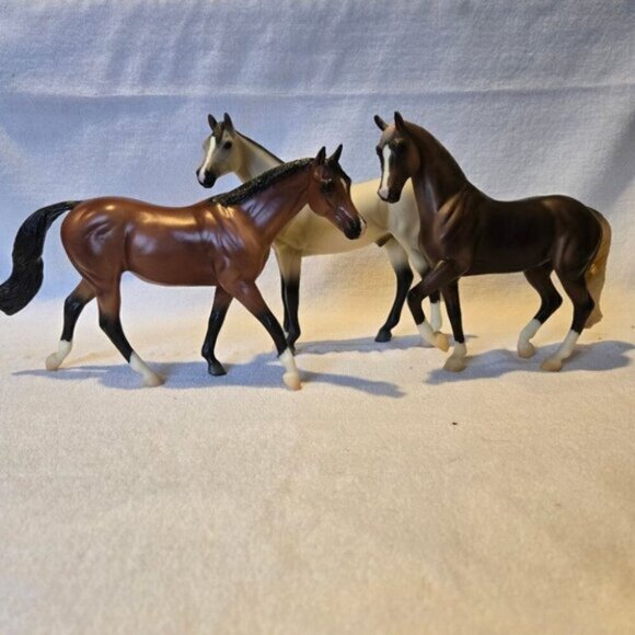 #9103 Classics 2010 World Equestrian Games Three-Horse Set - Picture 1 of 16